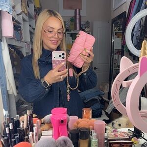 Meet your Posher, Yazirt